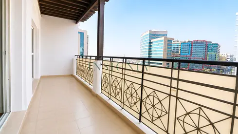 Vacant Large 2BR Apartment with Closed Kitchen Chiller Free
