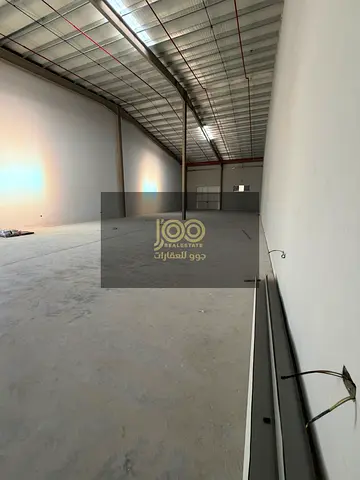 فرصة ممتازة لستثمارمجمع متكامل مكون من /6مستودعات/بناء سكن عمال/ محلات /بموقع استراتيجي