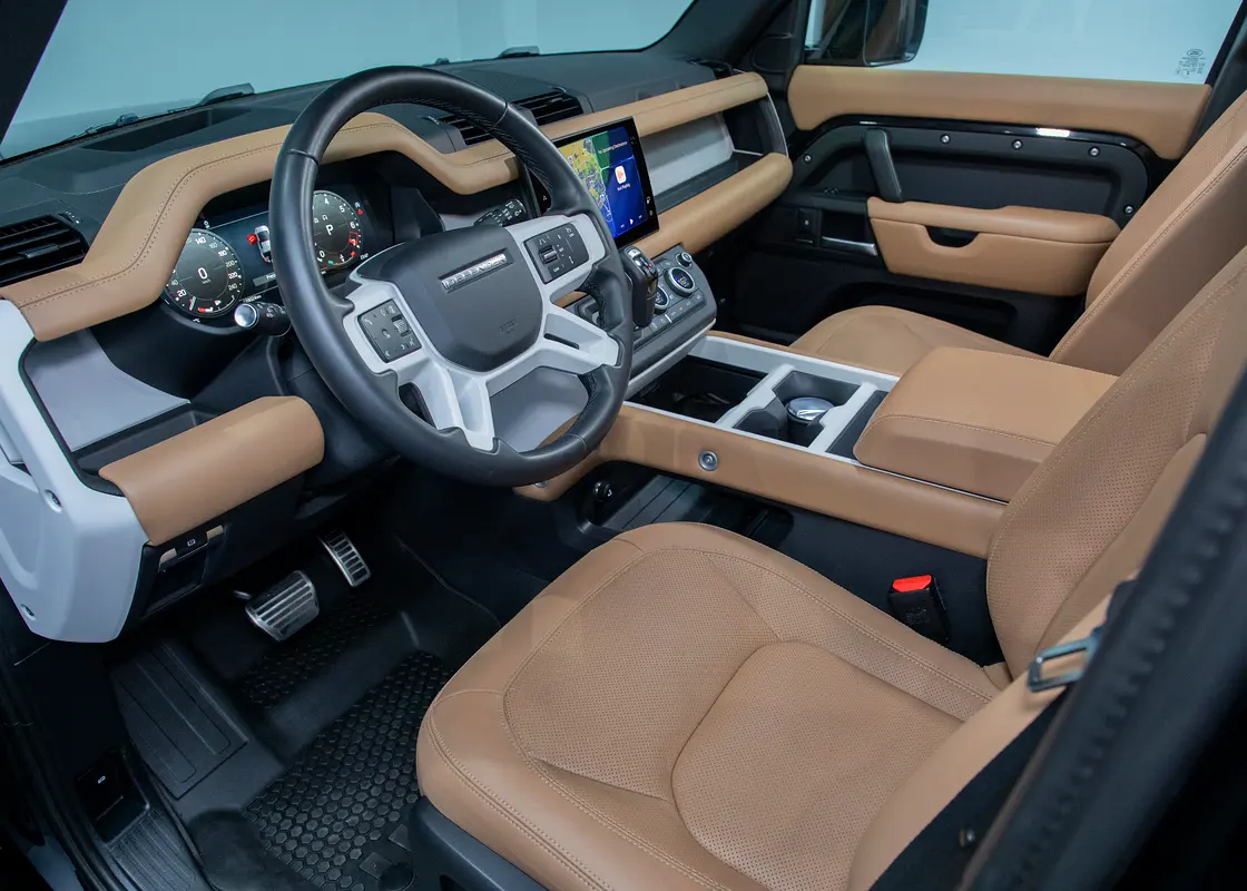 Land Rover Defender 2025