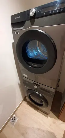 Samsung  brand 10kg washer 9kg full dryer set like new condition