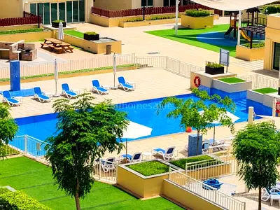 FULLY FURNISHED l POOL VIEW l COMMUNITY LIVING