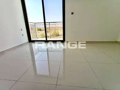 R2EM Layout | L- Shaped Garden | Ready to Move