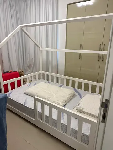 White House-Style Toddler Bed / Kids Floor Bed - Solid Wood, Good Condition