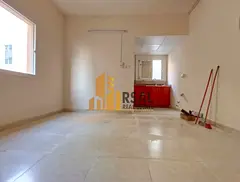 Studio With Close Kitchen/Family Building/Front Of Ambassador School