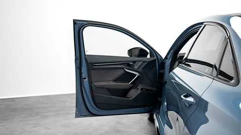 صورة 6 لـ 2025 AUDI RS3
