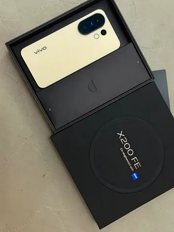 Vivo X200 FE with box — Excellent condition, Amber yellow , only 1 month used