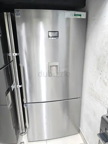 Bosch series 8 Refrigerator bottom Freezer with water dispenser