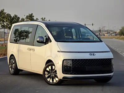 Hyundai Staria 2022 Luxury GCC Specs - V6 3.5L - 9-Seater VIP Edition - Good condition