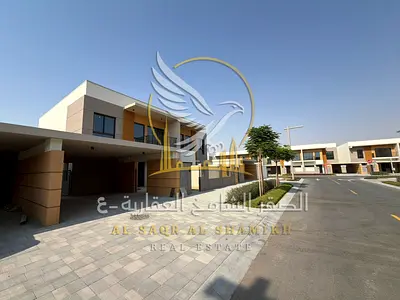 فيلا للايجار تكييف مركزي مع جم ومسبح وحديقة وغرفة خادمة في مجمع ازهى في العامرة