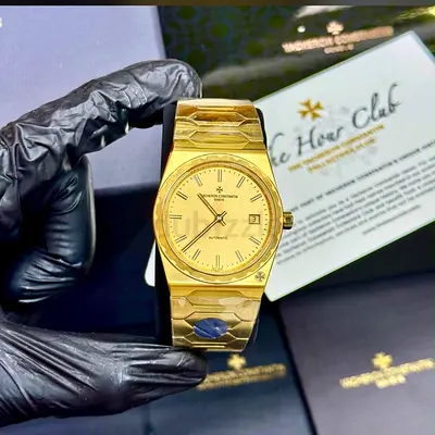 Vacheron Constantin Historiques 222 in 18K yellow gold, recognized by its integrated bracelet and to