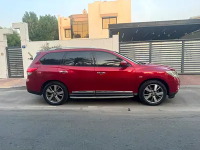 Nissan Pathfinder SL AWD 2015 model GCC Top option sunroof single lady driven accident free