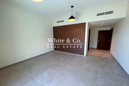 Close to Metro |Large Unit| Vacant Now