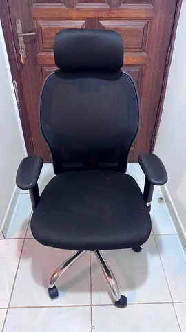 Ergonomic Mesh Office Chair with Headrest – Only 3 Months Used