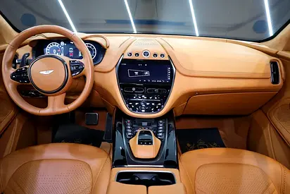2021 Aston Martin DBX 照片 8