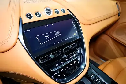 2021 Aston Martin DBX 照片 5