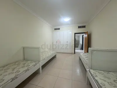 Exicutive working girls bed space available in near karama center