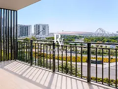 3 Payments! CORNER | Vacant / Move-in Ready | Mid-Floor