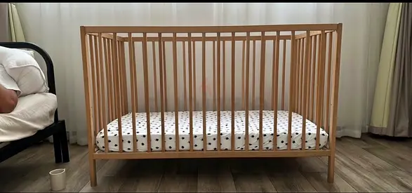 Baby Crib (free matress)