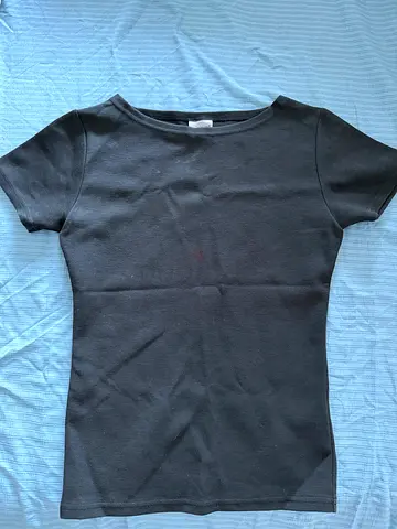 Plain black short-sleeve fitted top — good condition