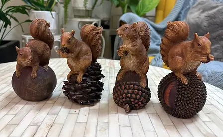 Christmas decor 4 squirrels