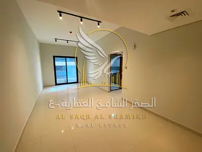 شقة للإيجار السنوي في الراشدية 1، غرفتان وصالة بمساحة ممتازة، 2 حمام وبلكونة وخزائن حائط، على شارع خليفة قرب جسر غلفا.