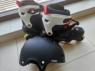 Roller / inline skates with protective helmet - size EU 46 , good condition