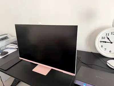 Samsung 32 inch M8 monitor