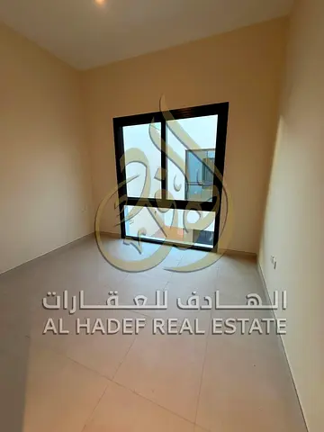 اجمل فيلا للايجار السنوى - منطقة الزاهى عجمان - باركن مساحة واسعه - جاردن كبير - تشطيب الترا لوكس - بدون رسوم ادارية - غرفة خادمة - مسبح