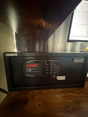 Electronic Hotel-Style Safe (Rubik)