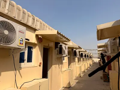 سكن عمال راقٍ يضم 103 غرفة للإيجار | متوافق بالكامل مع جميع المرافق