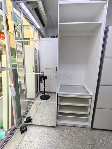 White Built-in Wardrobe / Closet Unit with Drawers and Mirror Door