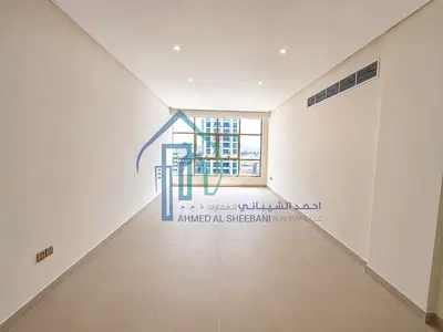 شقة مشرقة بغرفتي نوم | مبنى الشيباني | إطلالات على المارينا والمدينة | غير مفروشة