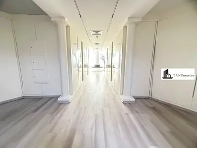 Specoius independent office || chiller free |6cheq