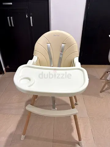 Light beige Nuby baby high chair with tray — good condition