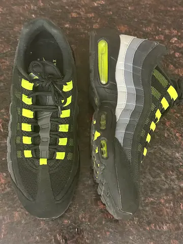 Nike Air Max 95 Neon – UK 10 / EU 45 – Excellent Condition