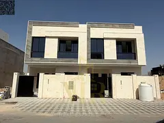 Villa directly from the owner, personal finishing, on a main street, close to all services, freehold