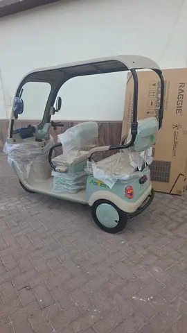 Lightly used 4-seater electric golf cart / utility cart