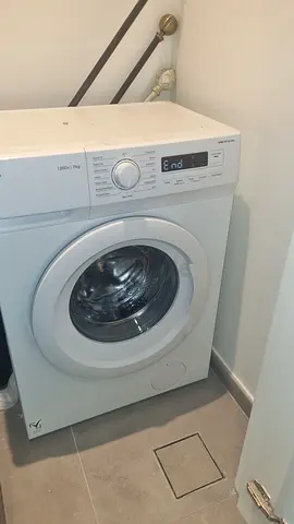 Midea 6kg Front Load Washing Machine - Fully Automatic, White barely used. In excellent condition