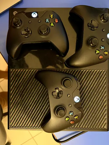 Microsoft Xbox One Console with Three Wireless Controllers and call of duty black ops 2