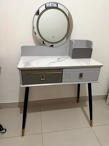 Dressing table