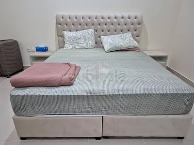 Comfortable Bed Set with Tufted Headboard , Nightstands and Pocket Spring Mattress