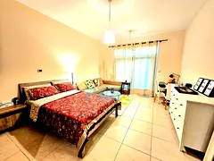 Fully Furnished Studio I Modern and Bright I Community View I Prime Location — 2