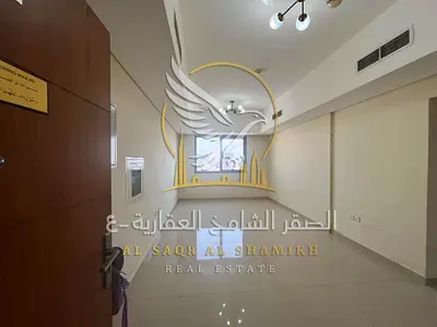 غرفه وصاله واسعه في لوكيشن مميز علي الشارع العام تشطيبات راقيه واطلاله مفتوحه قريب من الخدمات العامه .