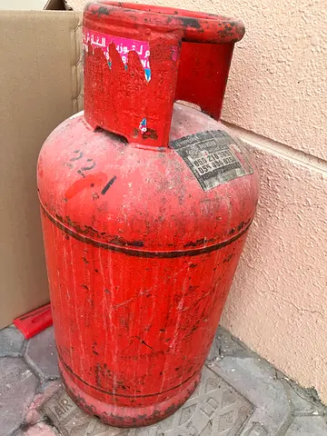Cylinder with gas - red colour 150 aed