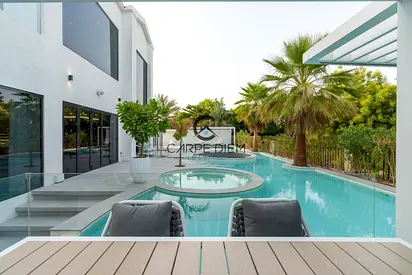 High-End Four Bedroom Villa in Jumeirah Islands