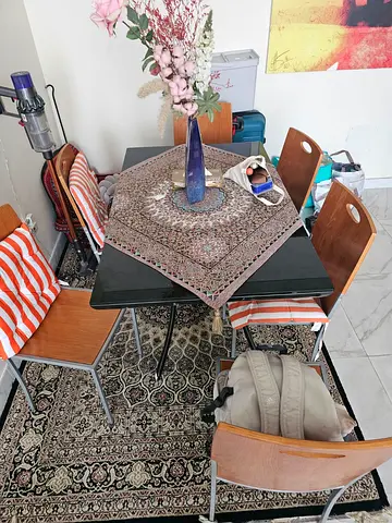 Glass Dining Table with wheels, and extendable for 8 people - Good Condition