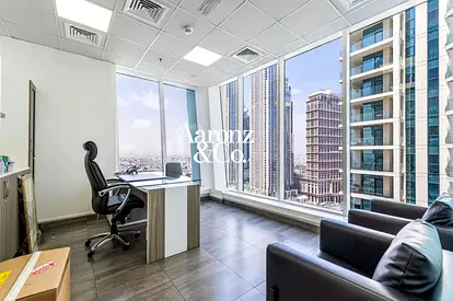 Semi Furnished | 3 Parkings | Canal View | Vacant