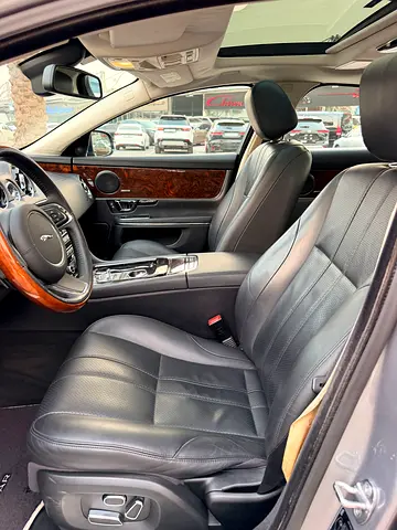 صورة 14 لـ 2015 Jaguar XJ