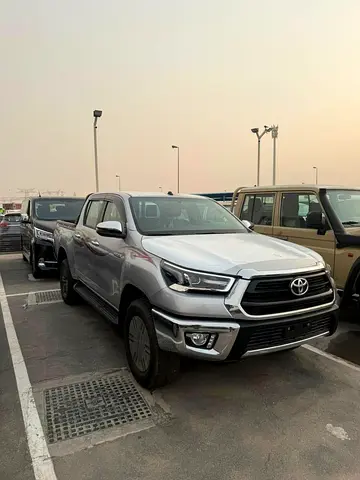 Toyota Hilux SR5 2.7L 2026 GCC Specs Brand New for export