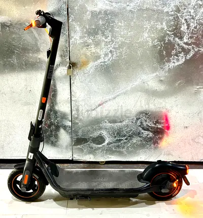 Segway Ninebot KickScooter good condition range 30_40 km